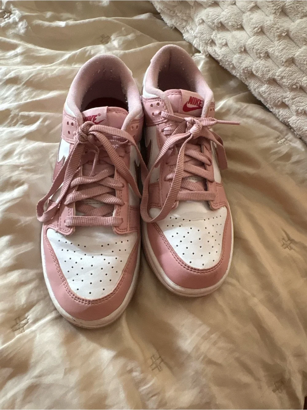 Nike Kids Pink and White Low-Top Sneakers - Stylish Youth Trainers
